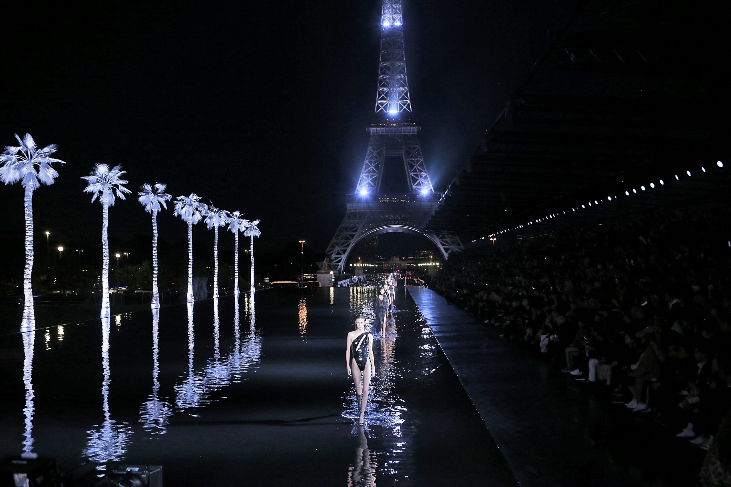 PARIS FASHION WEEK SS 2025 : cosa aspettarsi dalle sfilate della Ville Lumiere.